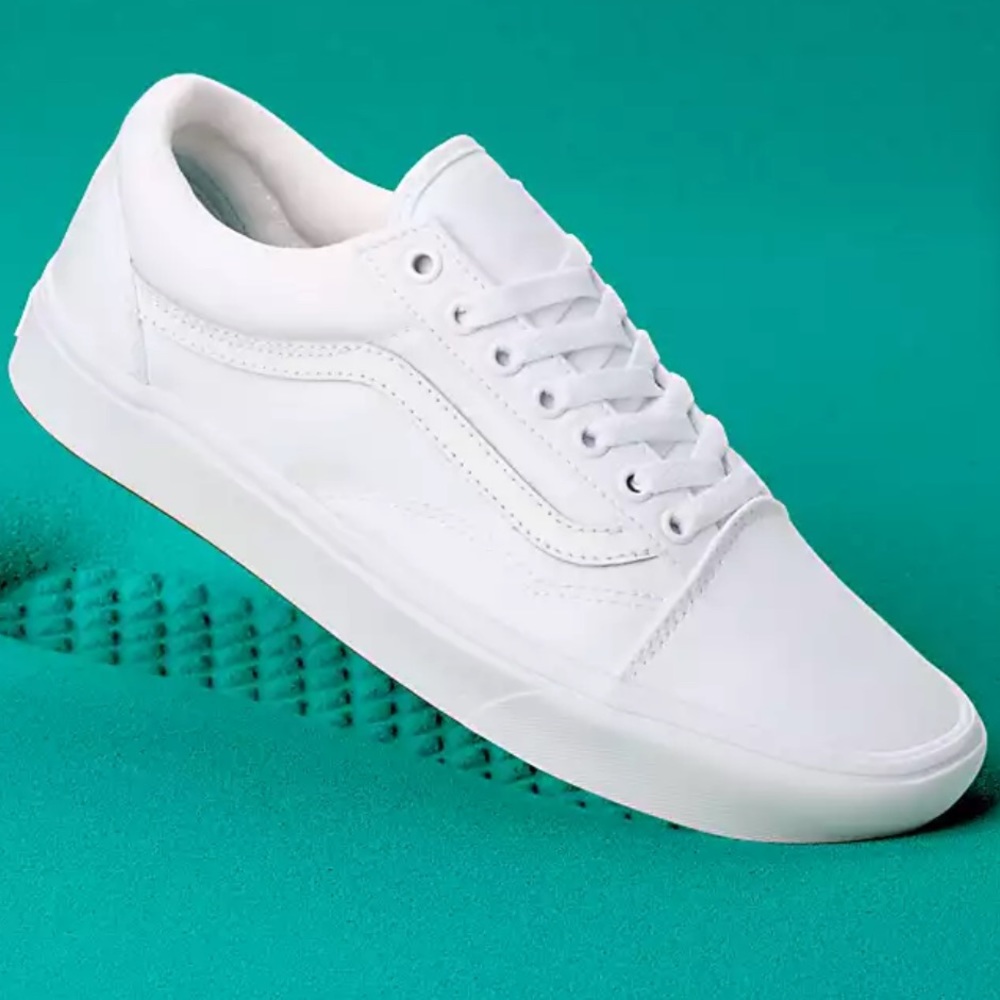 Vans COMFYCUSH OLD SKOOL SHOE women’s size 9